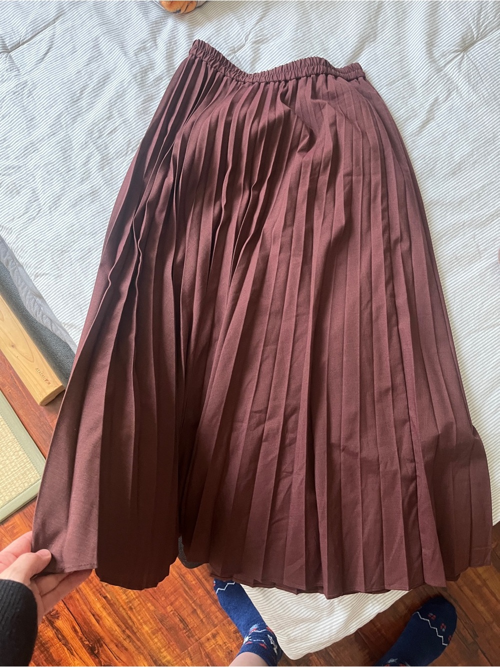 Uniqlo Pleated Midi Skirt - Burgundy Brown